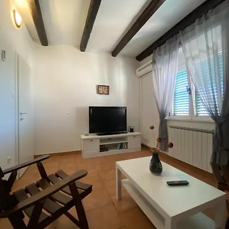 Apartment Jelusic Pirovac