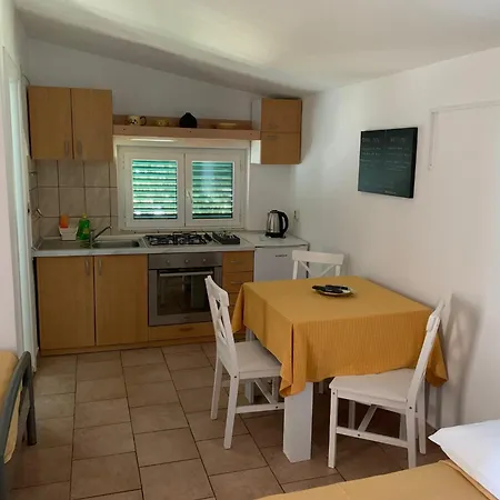 Apartment Jelusic Pirovac