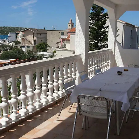 Apartment Jelusic Pirovac